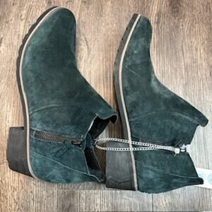 Reef Green Suede Waterproof Ankle Boots 10 NWT